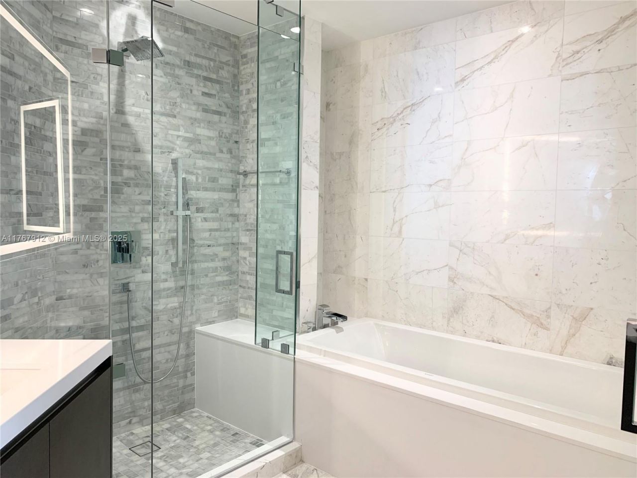 851 NE 1st Ave, Unit 3905, Miami, FL 33132 Photo