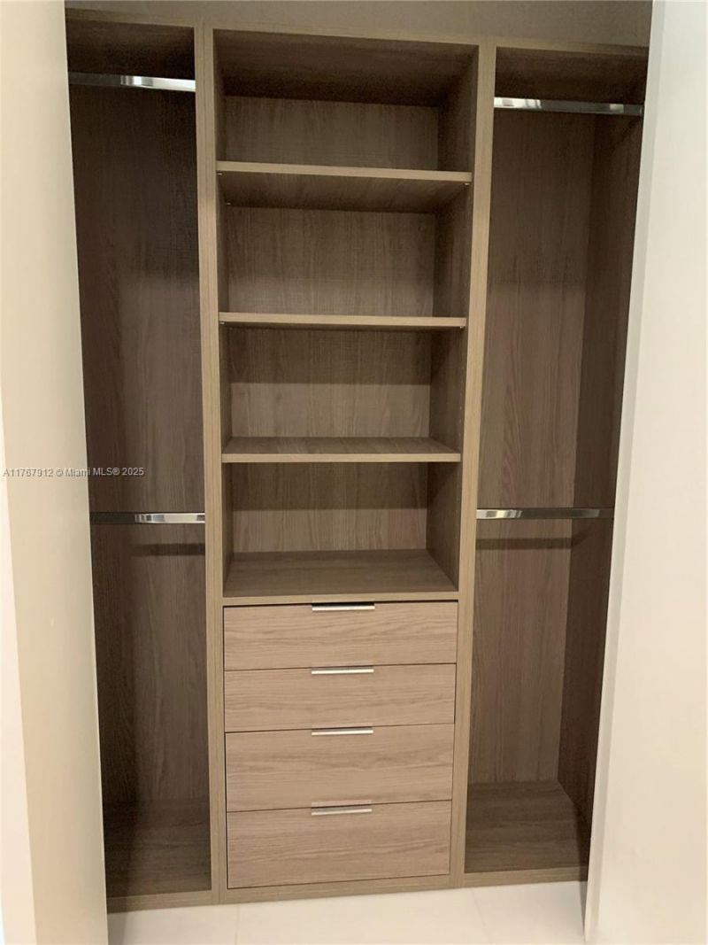 851 NE 1st Ave, Unit 3905, Miami, FL 33132 Photo