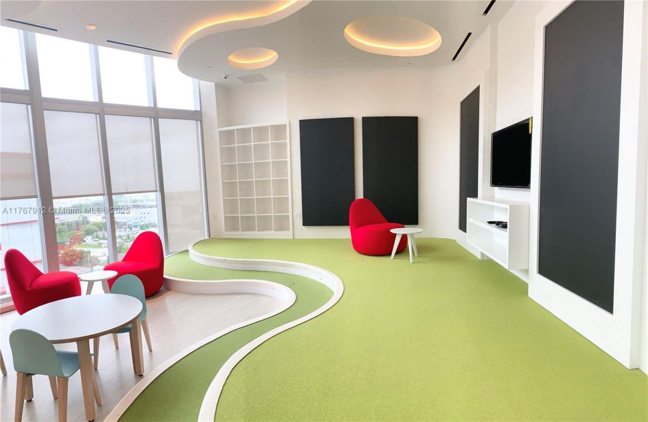 851 NE 1st Ave, Unit 3905, Miami, FL 33132 Photo