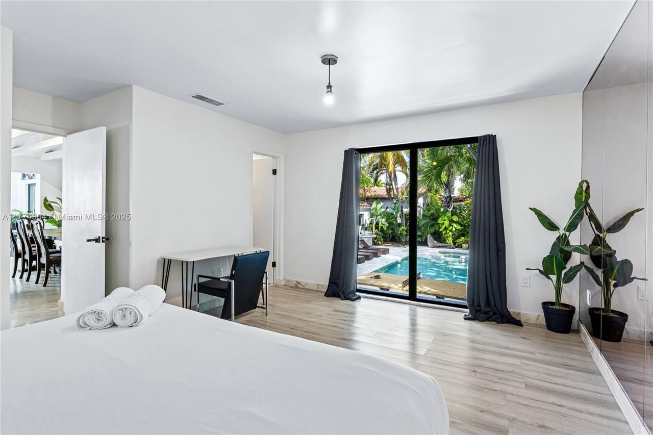 1061 NW North River Dr, Miami, FL 33136 Photo