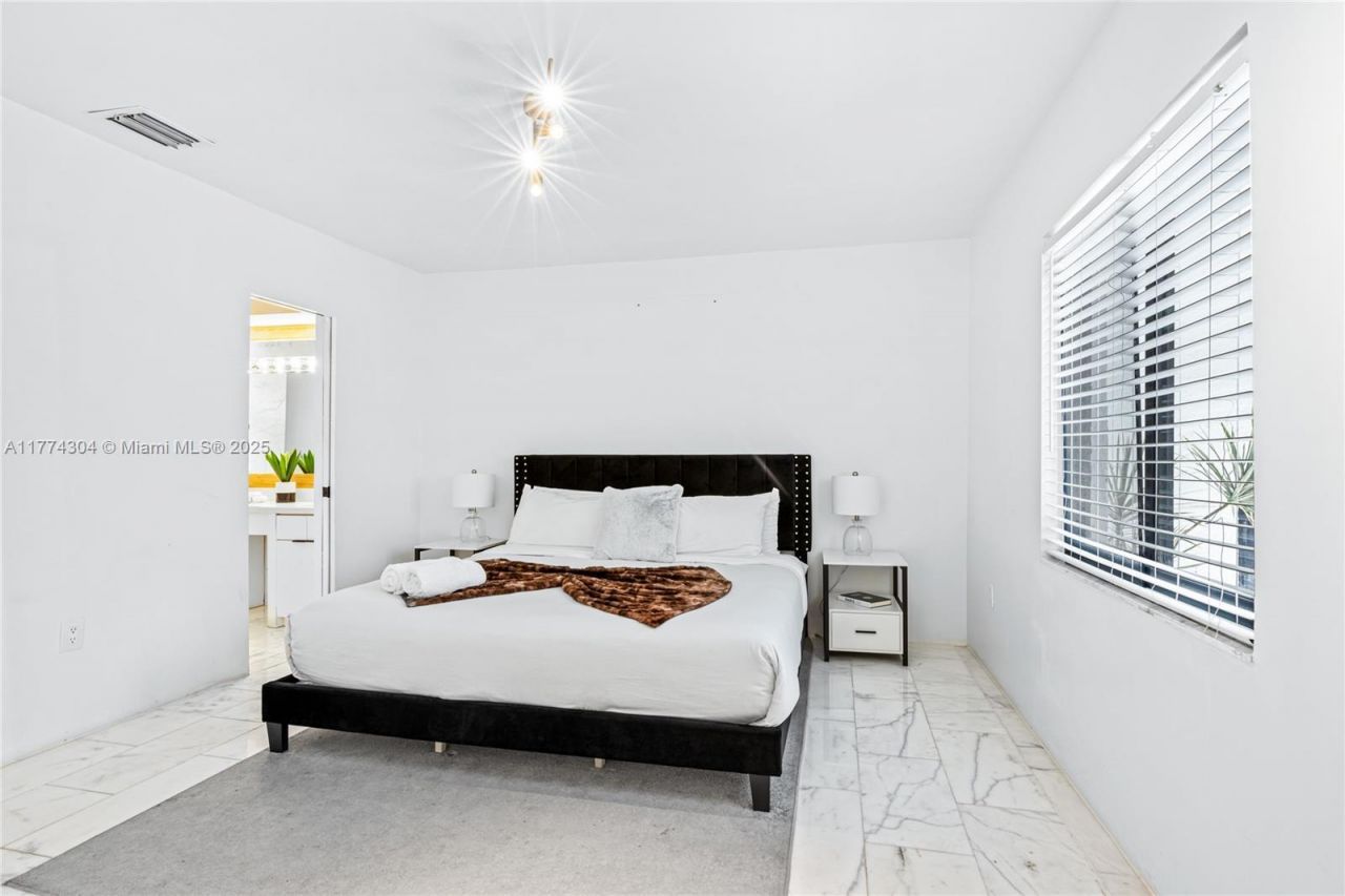 1061 NW North River Dr, Miami, FL 33136 Photo