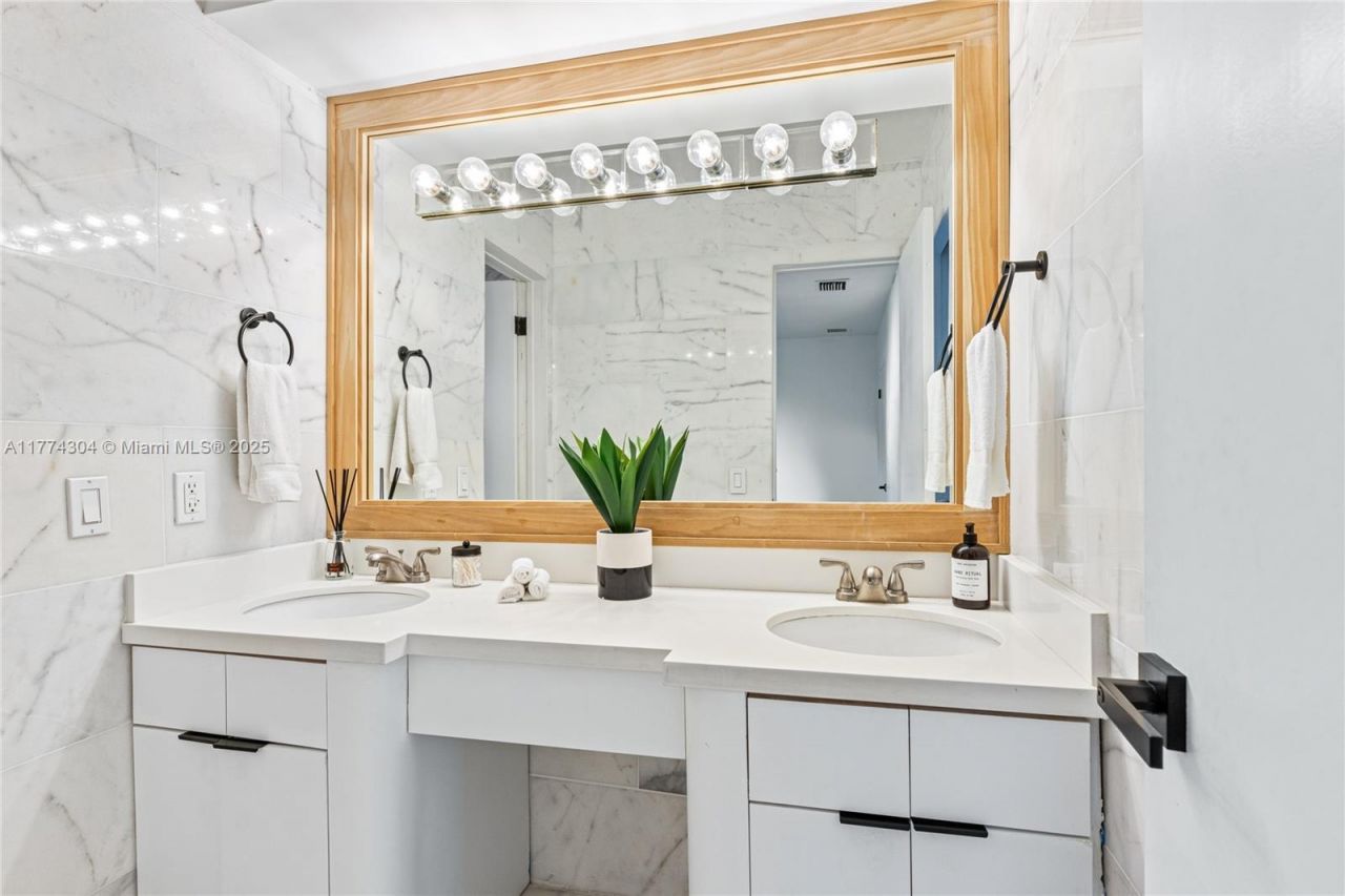 1061 NW North River Dr, Miami, FL 33136 Photo