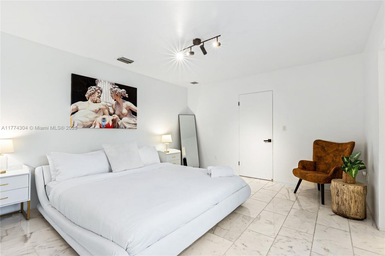 1061 NW North River Dr, Miami, FL 33136 Photo