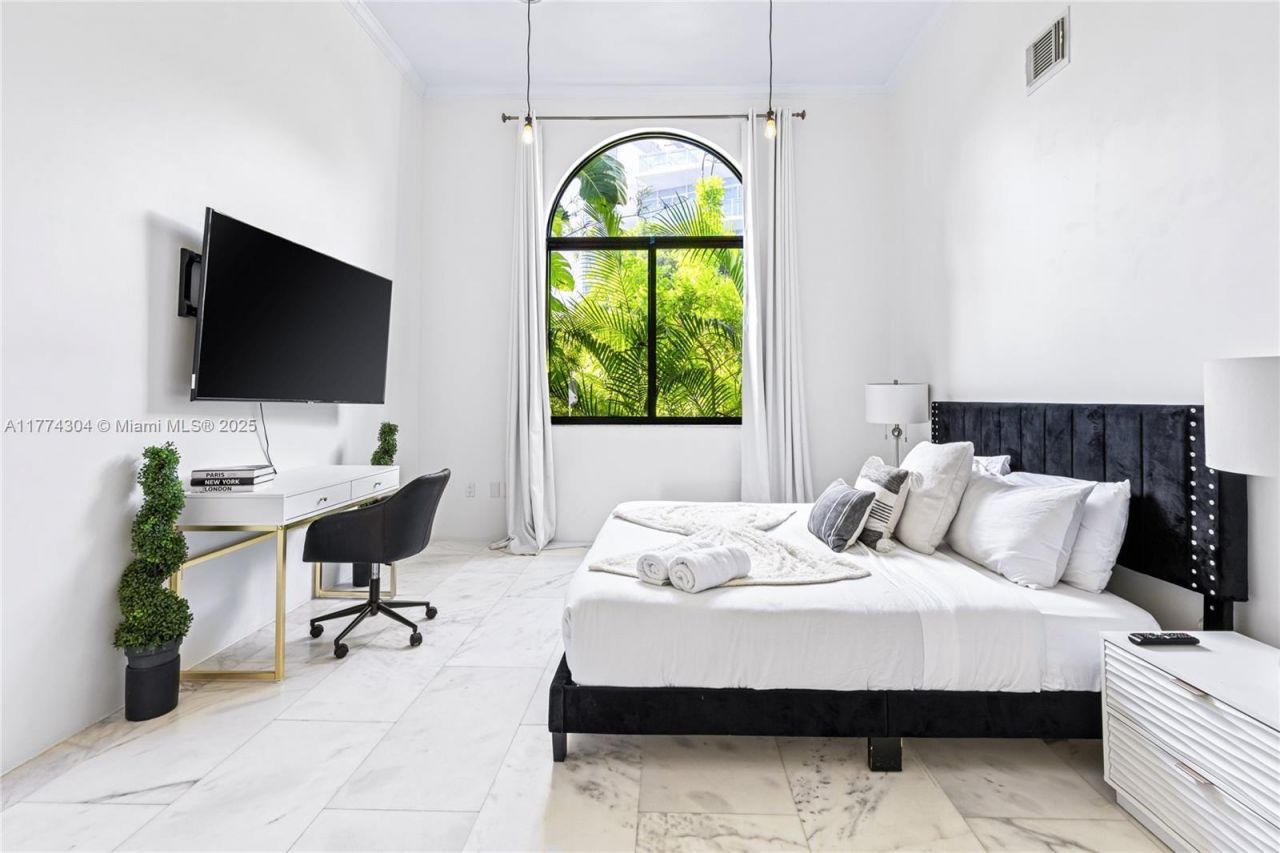 1061 NW North River Dr, Miami, FL 33136 Photo