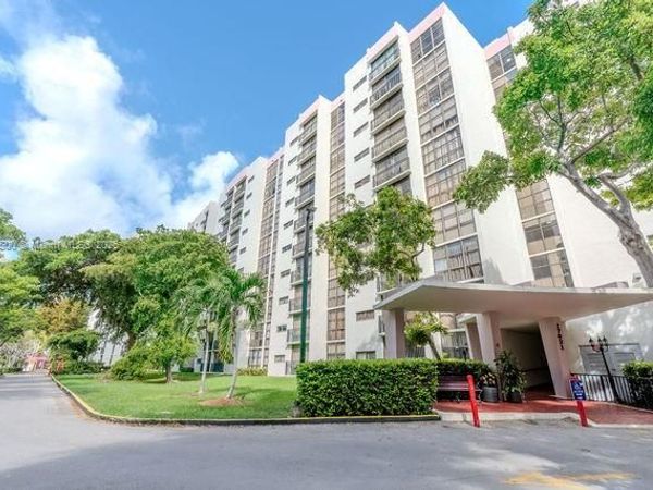 17021 N Bay Rd, Unit 414, Sunny Isles Beach, FL 33160