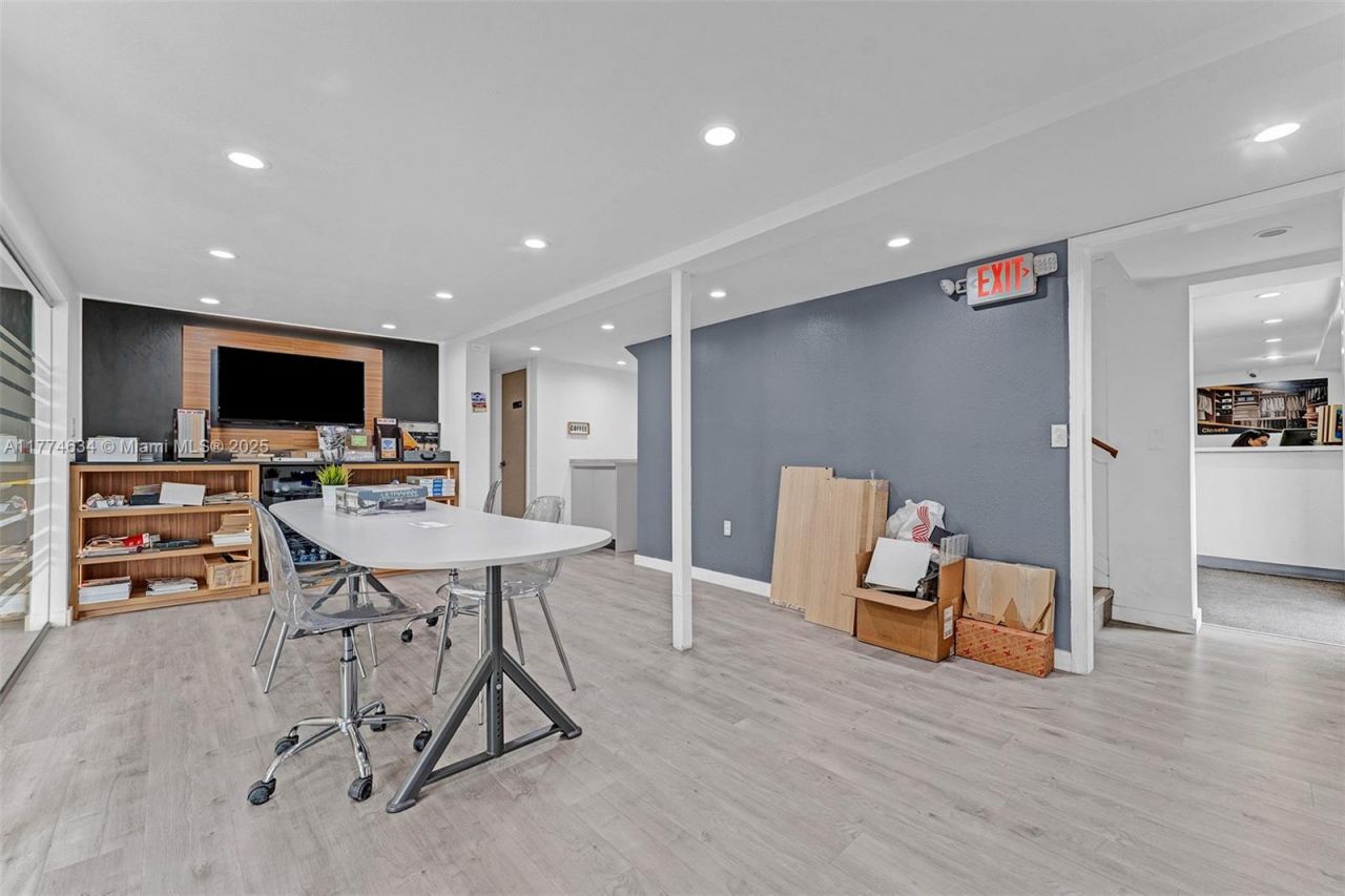 Please Call For Address, Medley, FL 33166 Photo