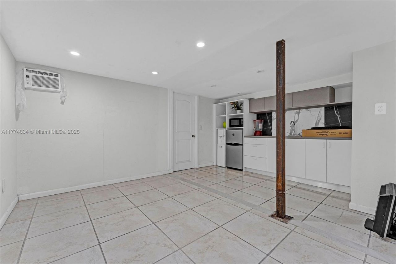 Please Call For Address, Medley, FL 33166 Photo