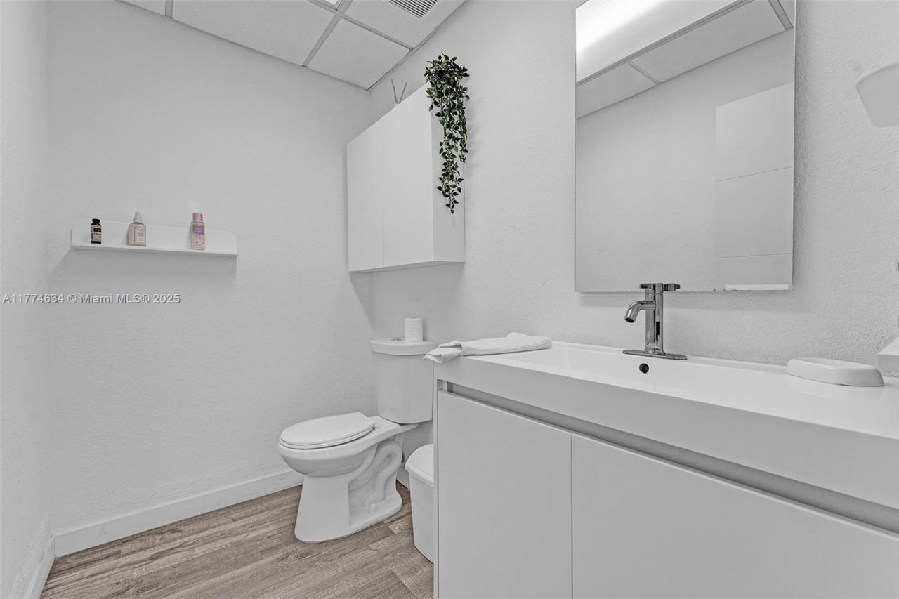 Please Call For Address, Medley, FL 33166 Photo