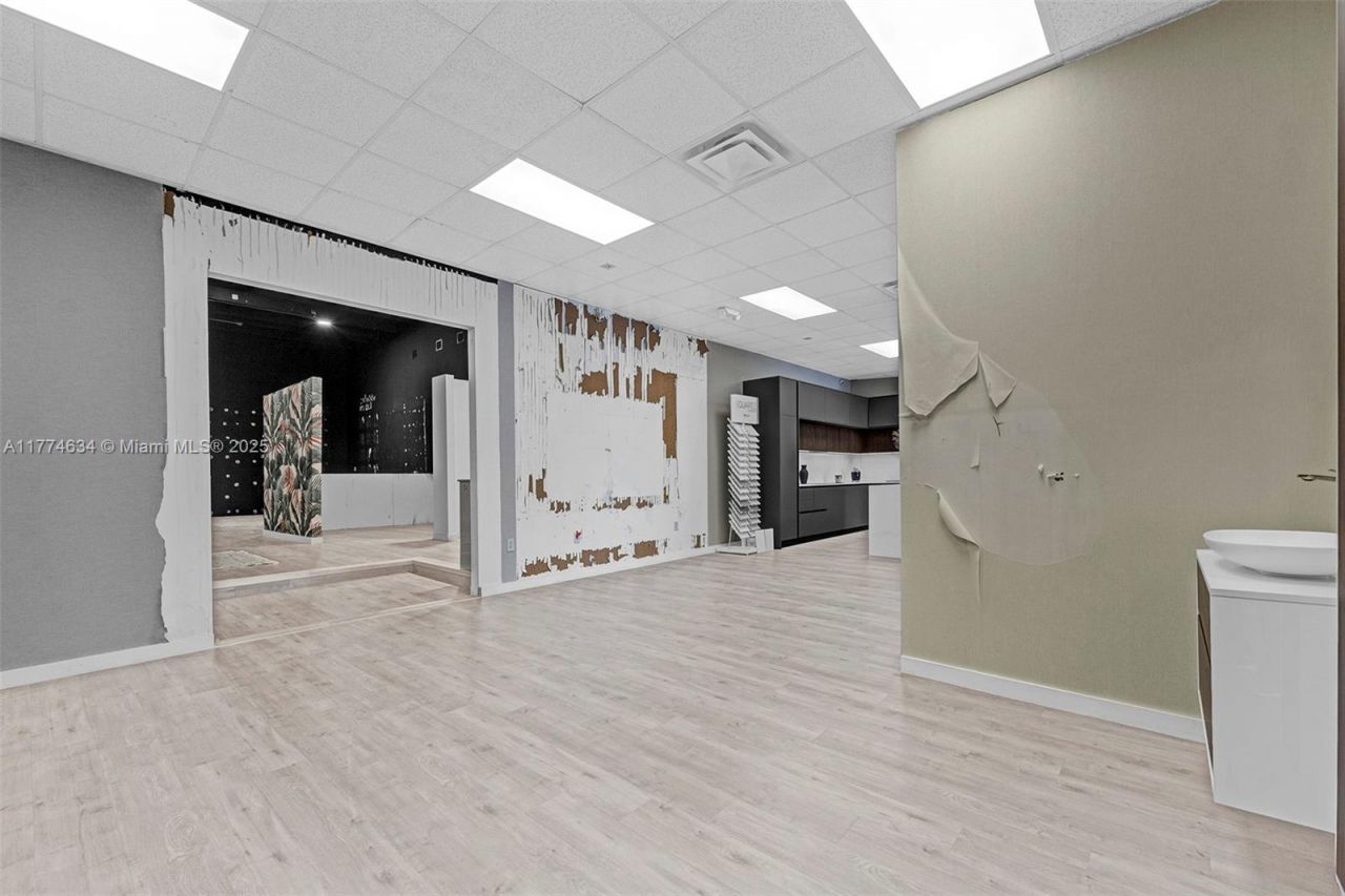 Please Call For Address, Medley, FL 33166 Photo