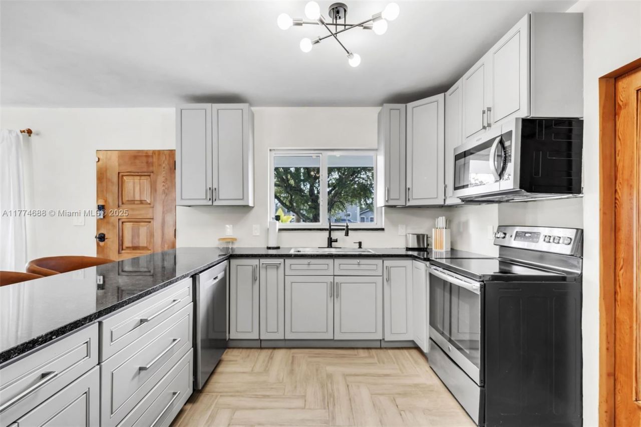 535 N Biscayne River Dr, Unit 1, Miami, FL 33169 Photo