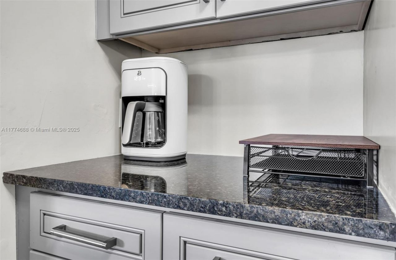 535 N Biscayne River Dr, Unit 1, Miami, FL 33169 Photo