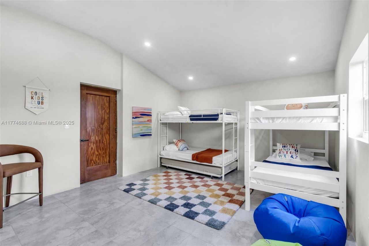 535 N Biscayne River Dr, Unit 1, Miami, FL 33169 Photo