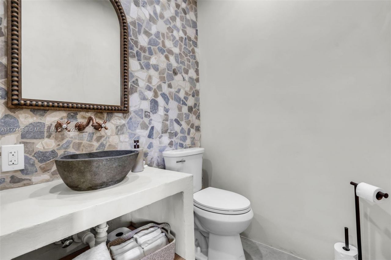 535 N Biscayne River Dr, Unit 1, Miami, FL 33169 Photo