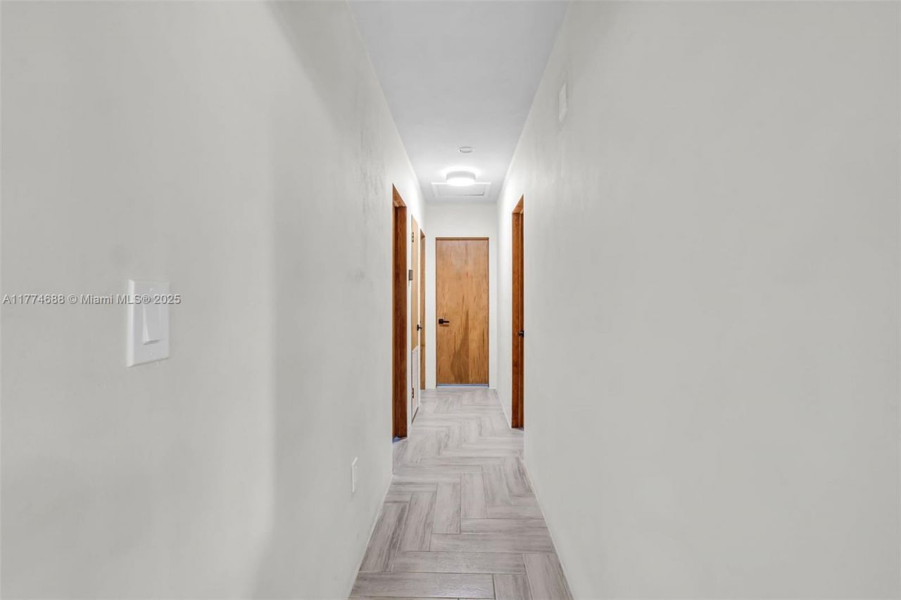 535 N Biscayne River Dr, Unit 1, Miami, FL 33169 Photo