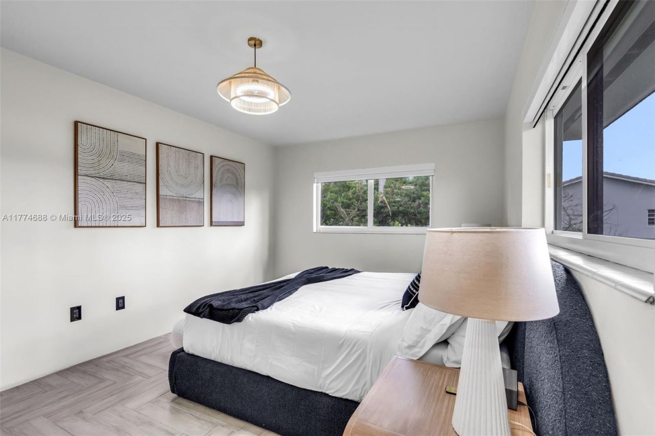 535 N Biscayne River Dr, Unit 1, Miami, FL 33169 Photo