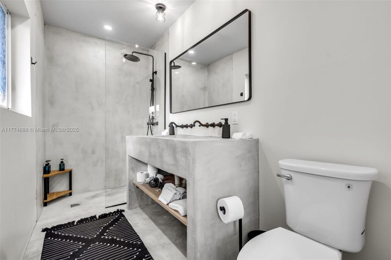 535 N Biscayne River Dr, Unit 1, Miami, FL 33169 Photo