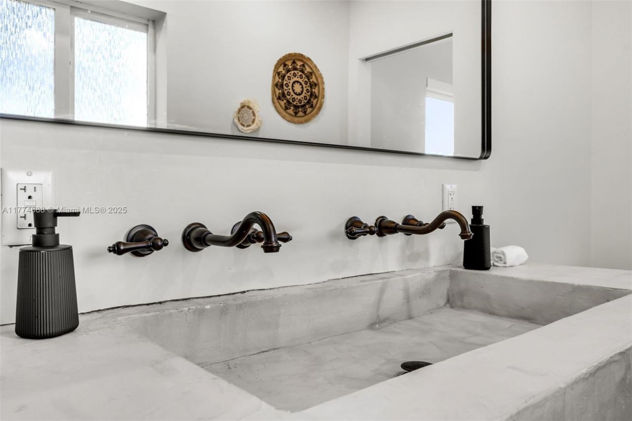 535 N Biscayne River Dr, Unit 1, Miami, FL 33169 Photo