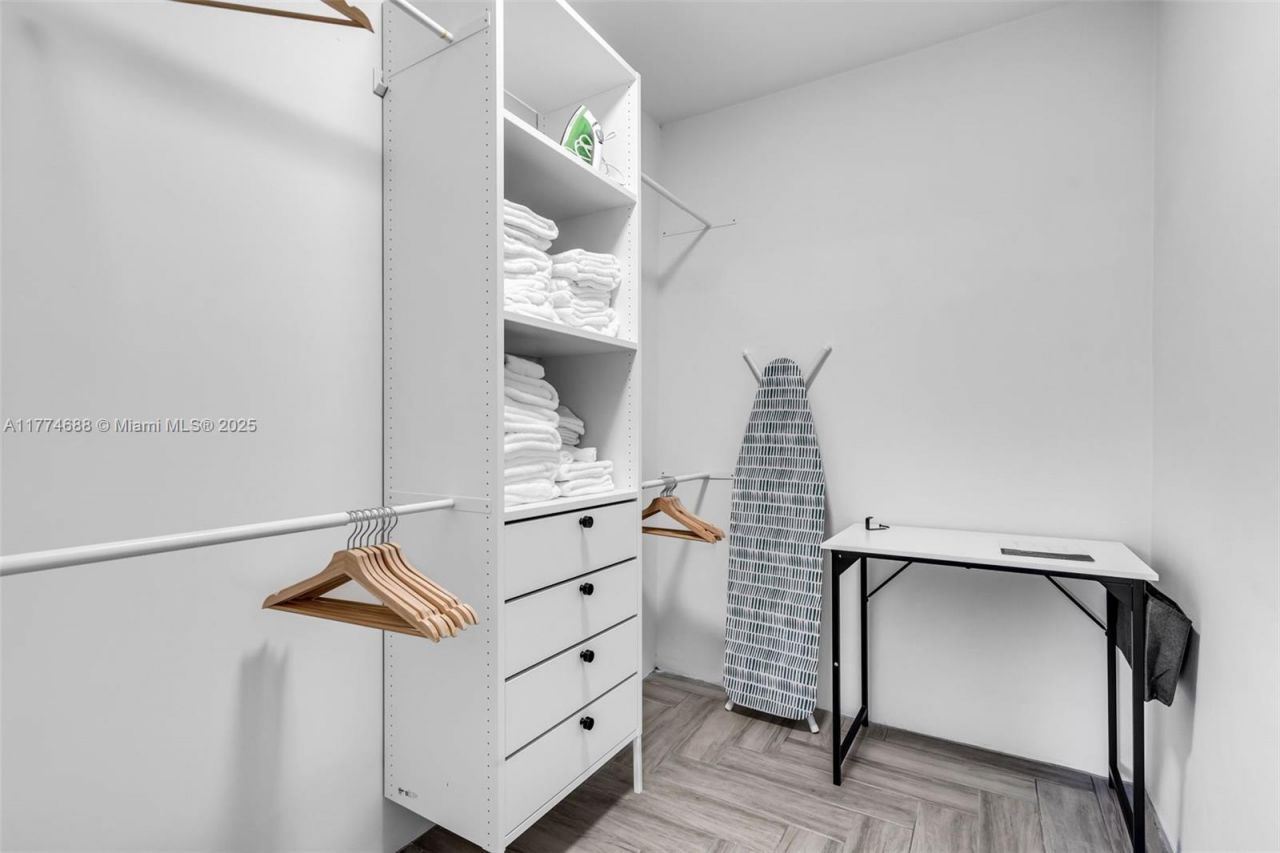 535 N Biscayne River Dr, Unit 1, Miami, FL 33169 Photo