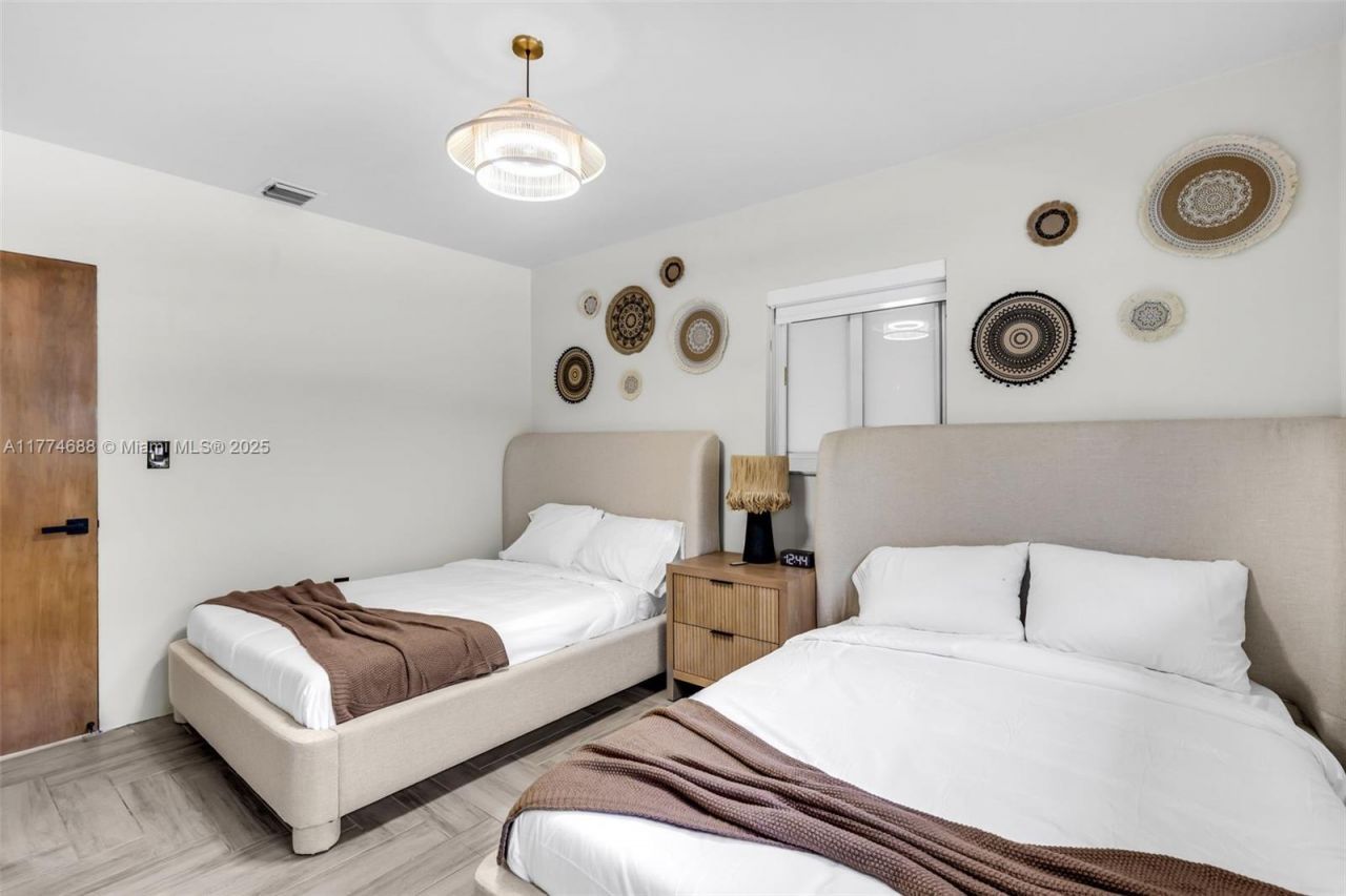 535 N Biscayne River Dr, Unit 1, Miami, FL 33169 Photo