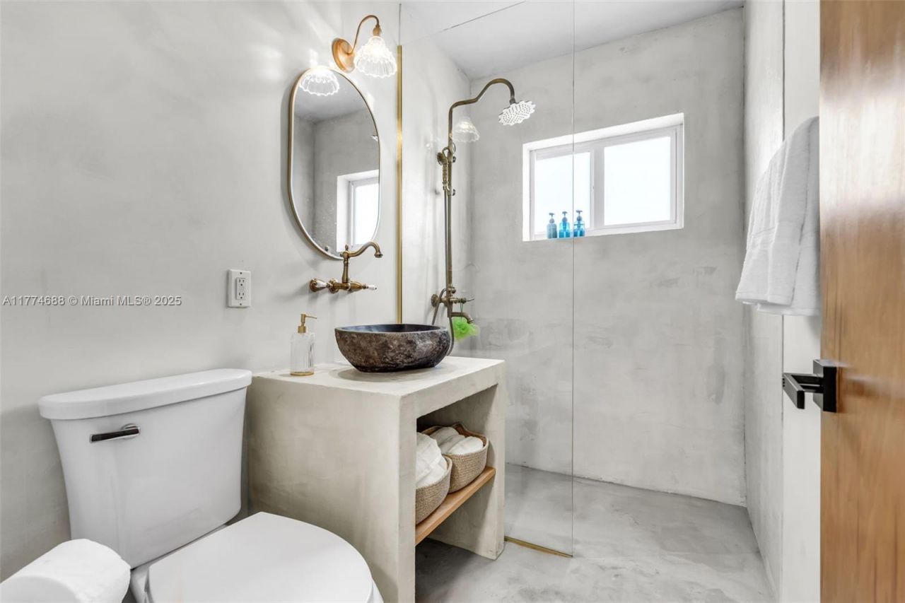 535 N Biscayne River Dr, Unit 1, Miami, FL 33169 Photo