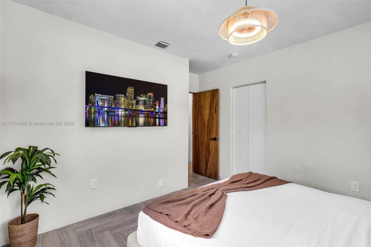 535 N Biscayne River Dr, Unit 1, Miami, FL 33169 Photo