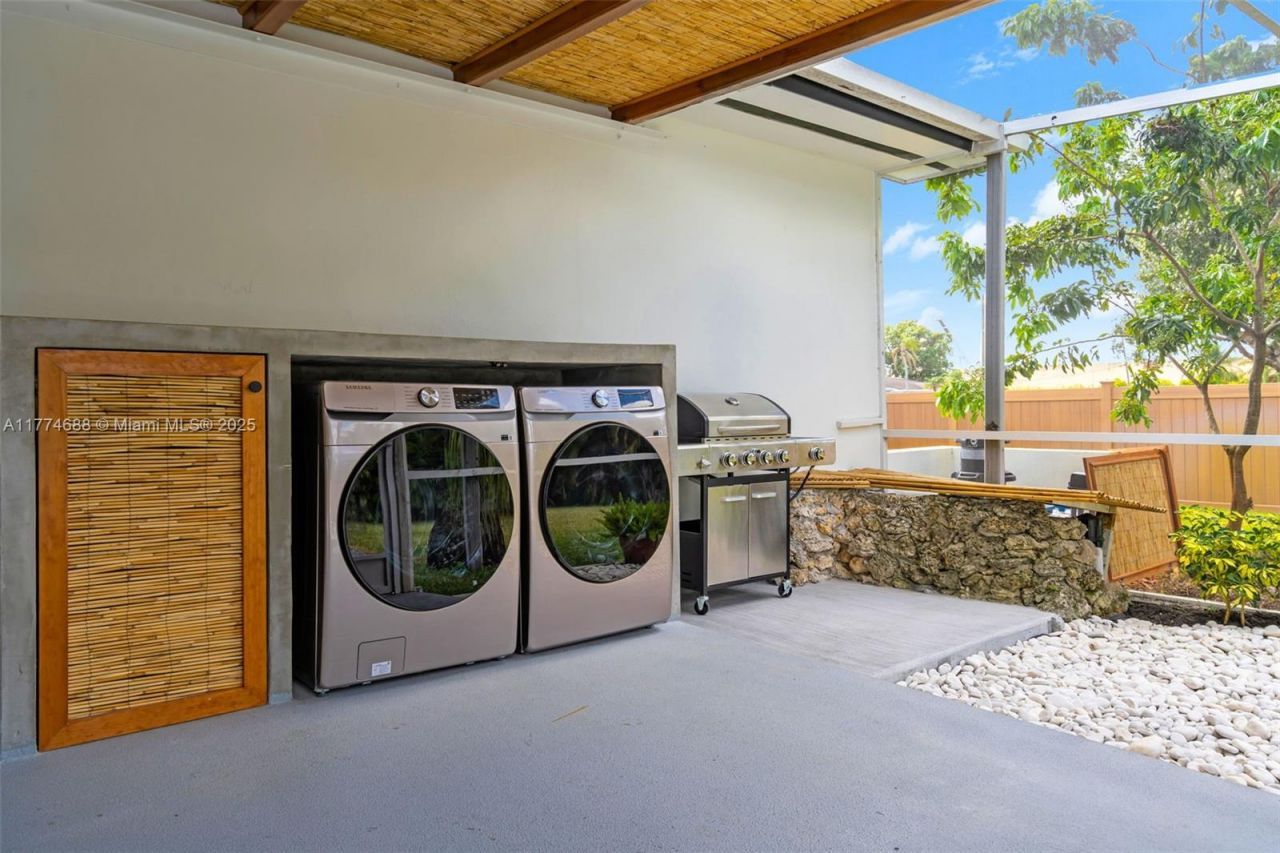 535 N Biscayne River Dr, Unit 1, Miami, FL 33169 Photo