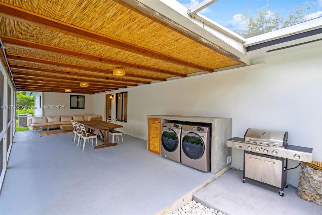 535 N Biscayne River Dr, Unit 1, Miami, FL 33169 Photo