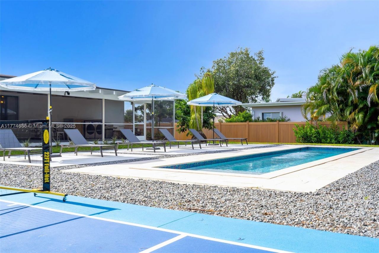 535 N Biscayne River Dr, Unit 1, Miami, FL 33169 Photo