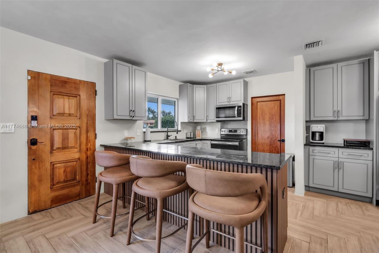 535 N Biscayne River Dr, Unit 1, Miami, FL 33169 Photo