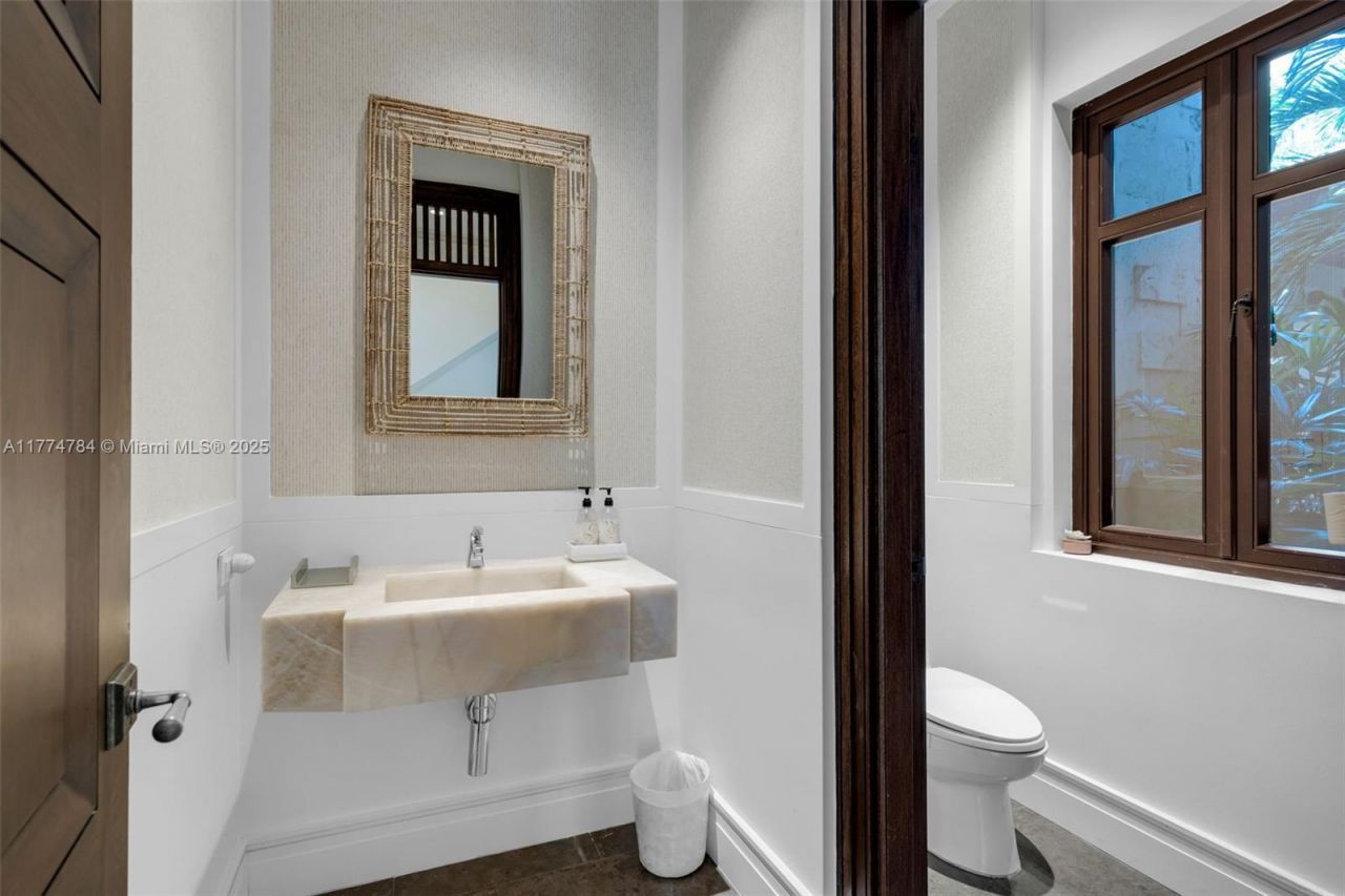 9 Harbor Pt, Key Biscayne, FL 33149 Photo