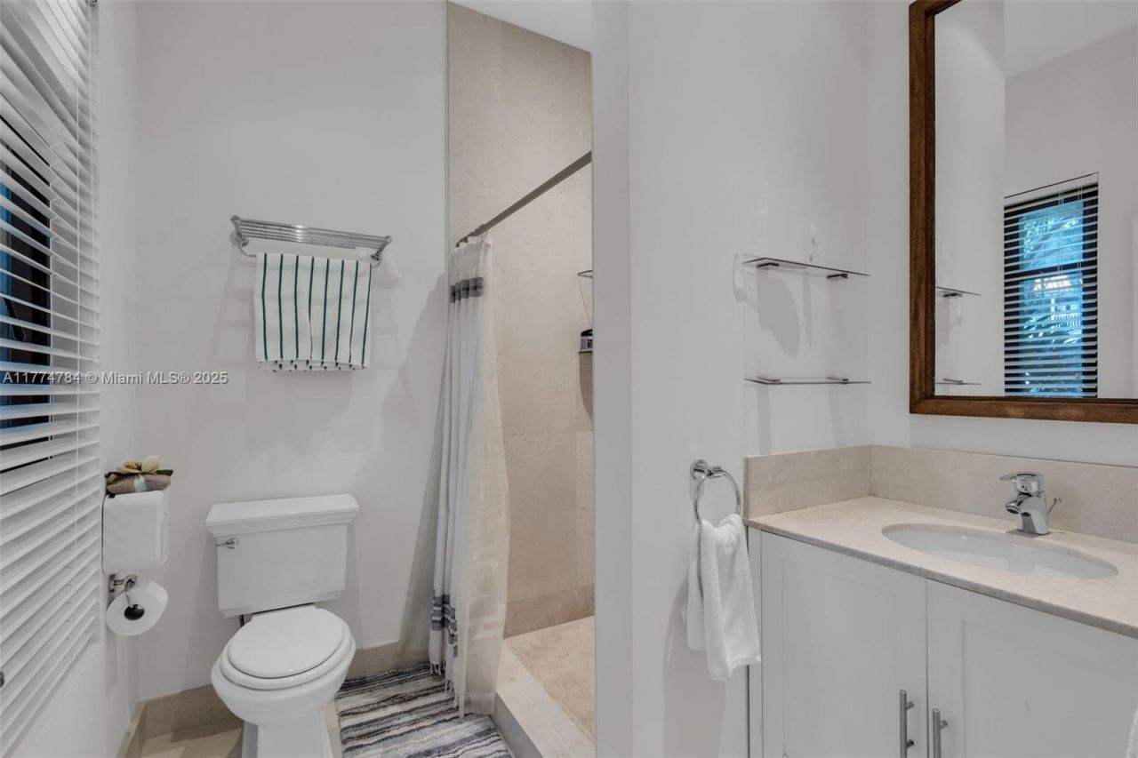 9 Harbor Pt, Key Biscayne, FL 33149 Photo