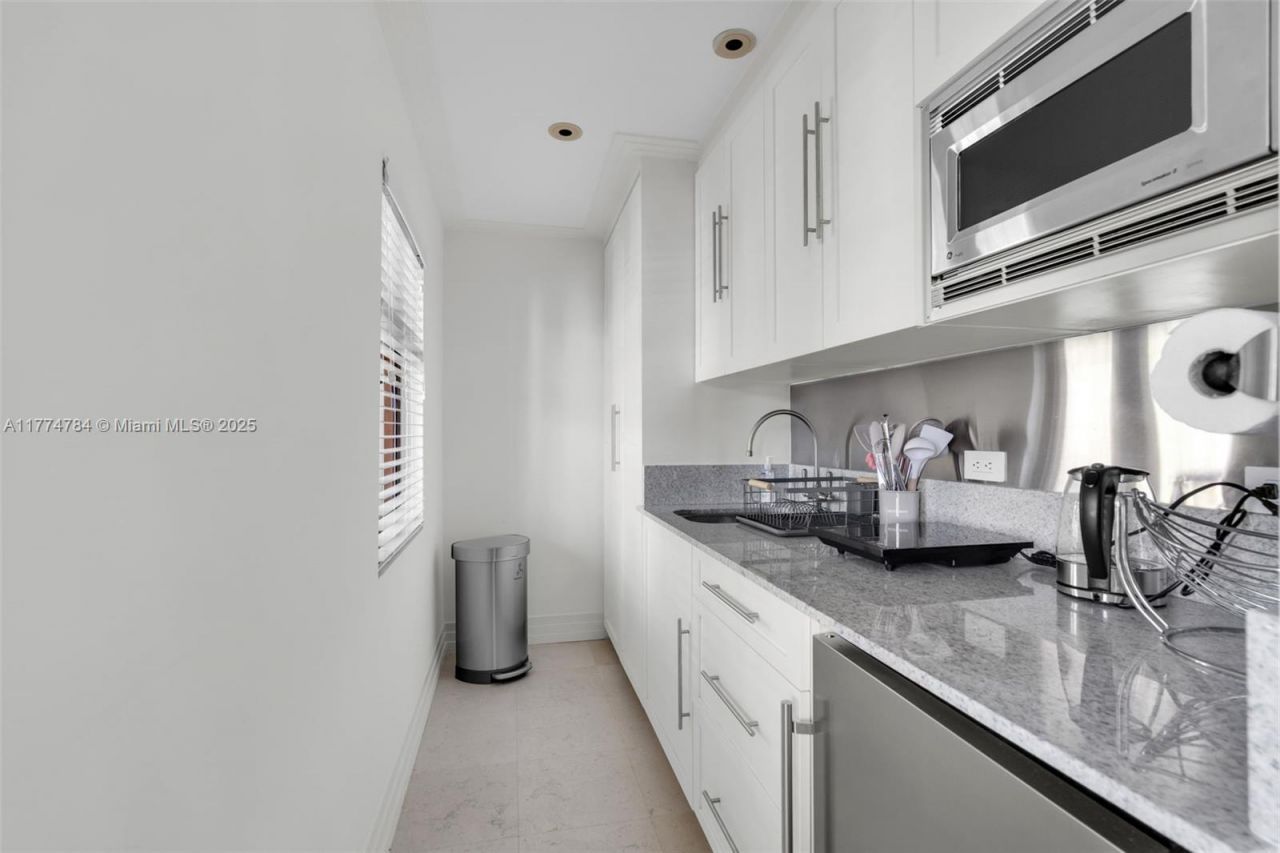 9 Harbor Pt, Key Biscayne, FL 33149 Photo