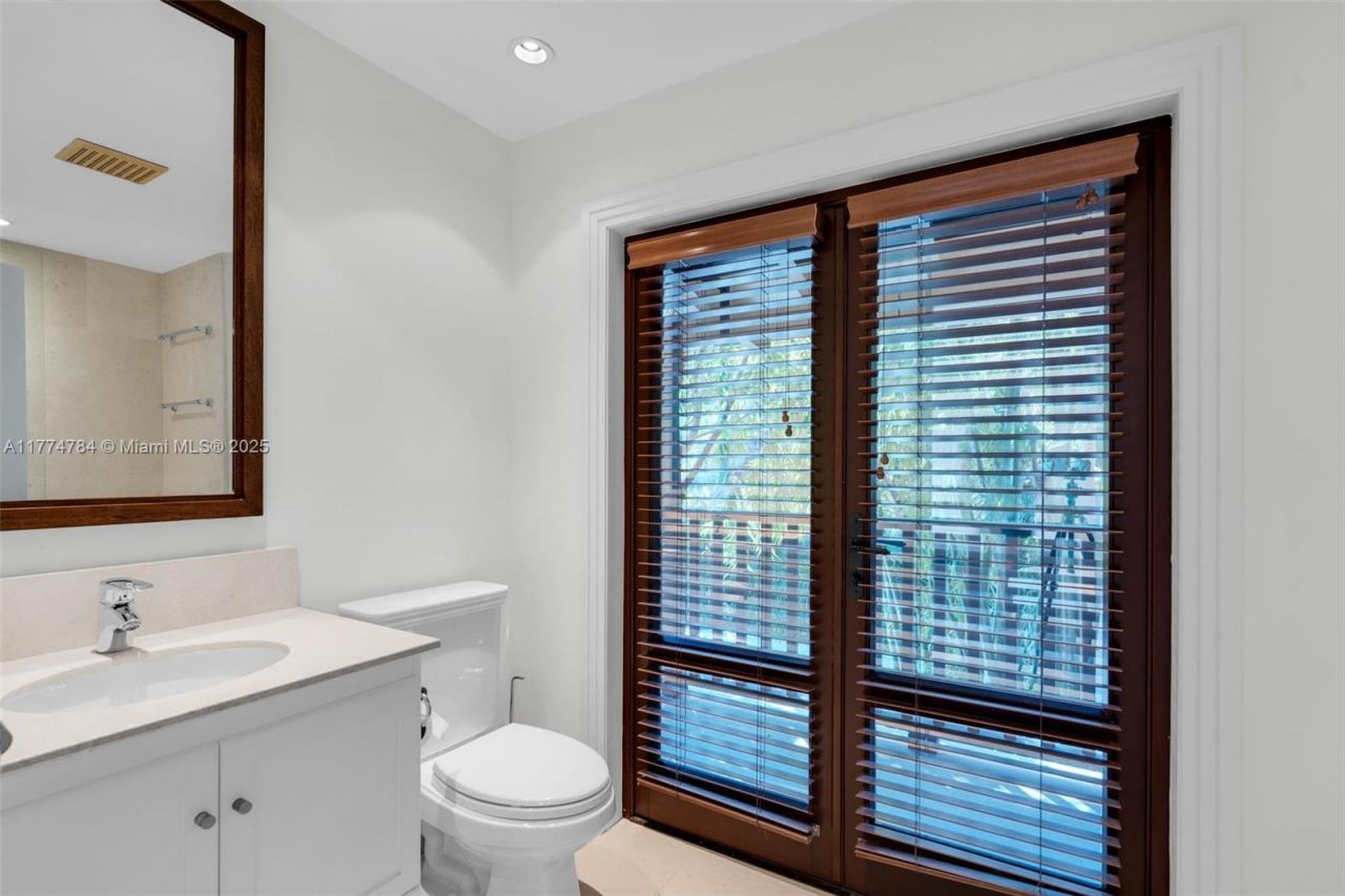 9 Harbor Pt, Key Biscayne, FL 33149 Photo