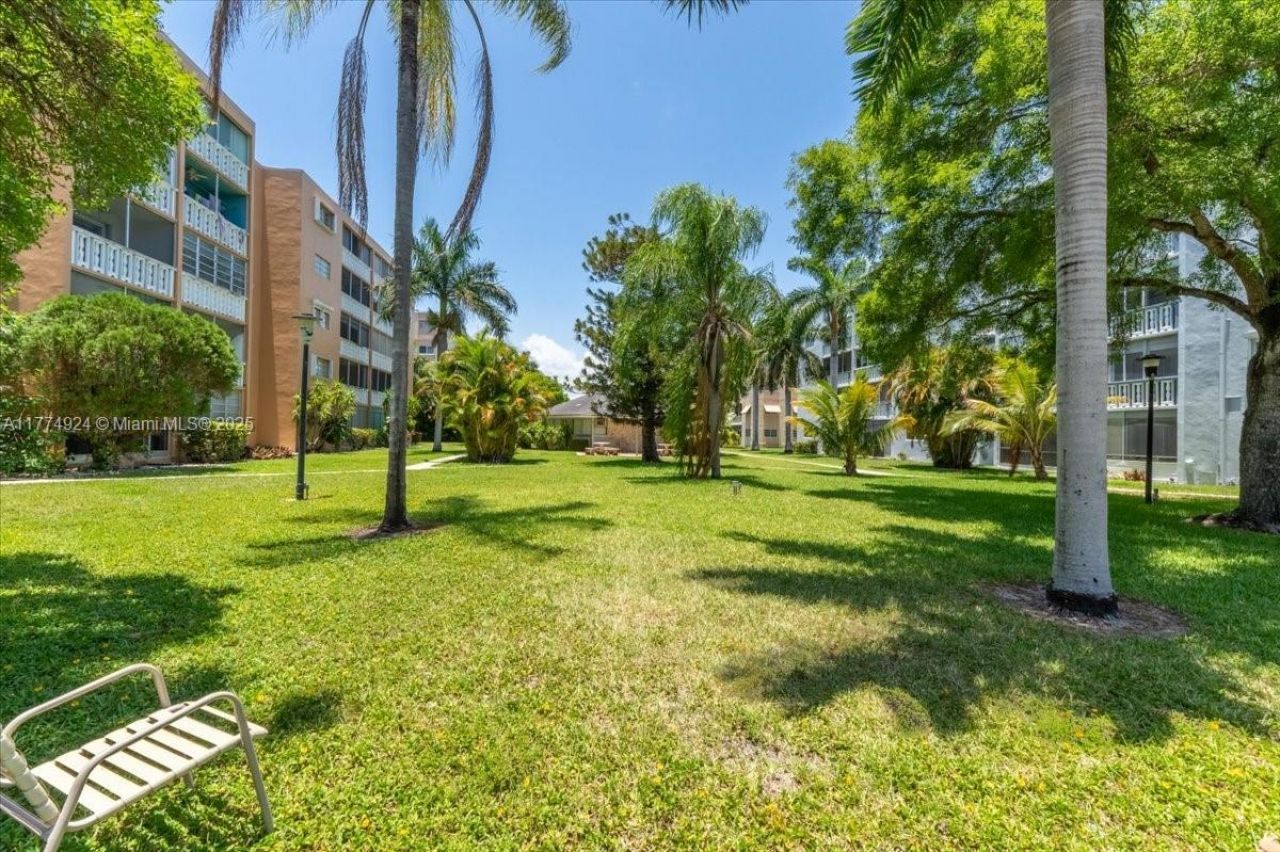 219 NE 14th Ave, Unit 406, Hallandale Beach, FL 33009 Photo