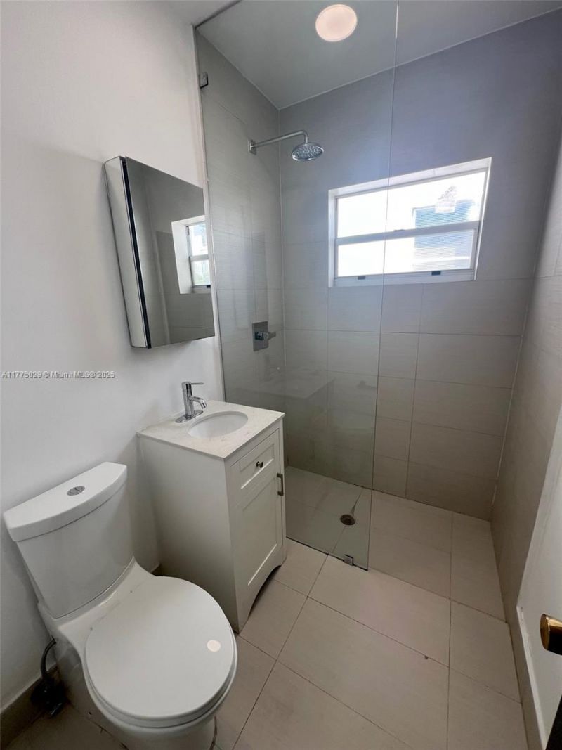 1604 Drexel Ave, Unit 207, Miami Beach, FL 33139 Photo