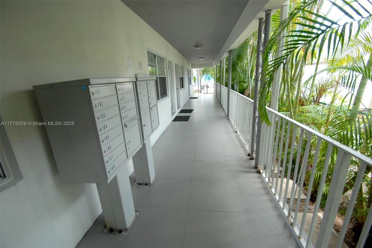 1604 Drexel Ave, Unit 207, Miami Beach, FL 33139 Photo