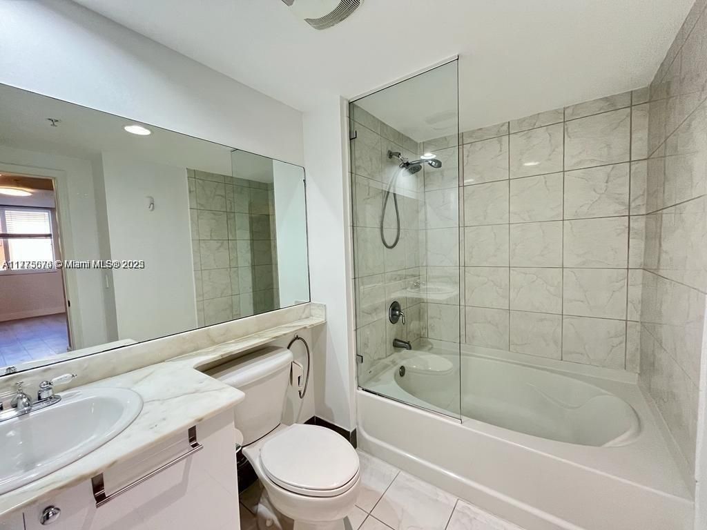 2775 NE 187th St, Unit 326, Aventura, FL 33180 Photo
