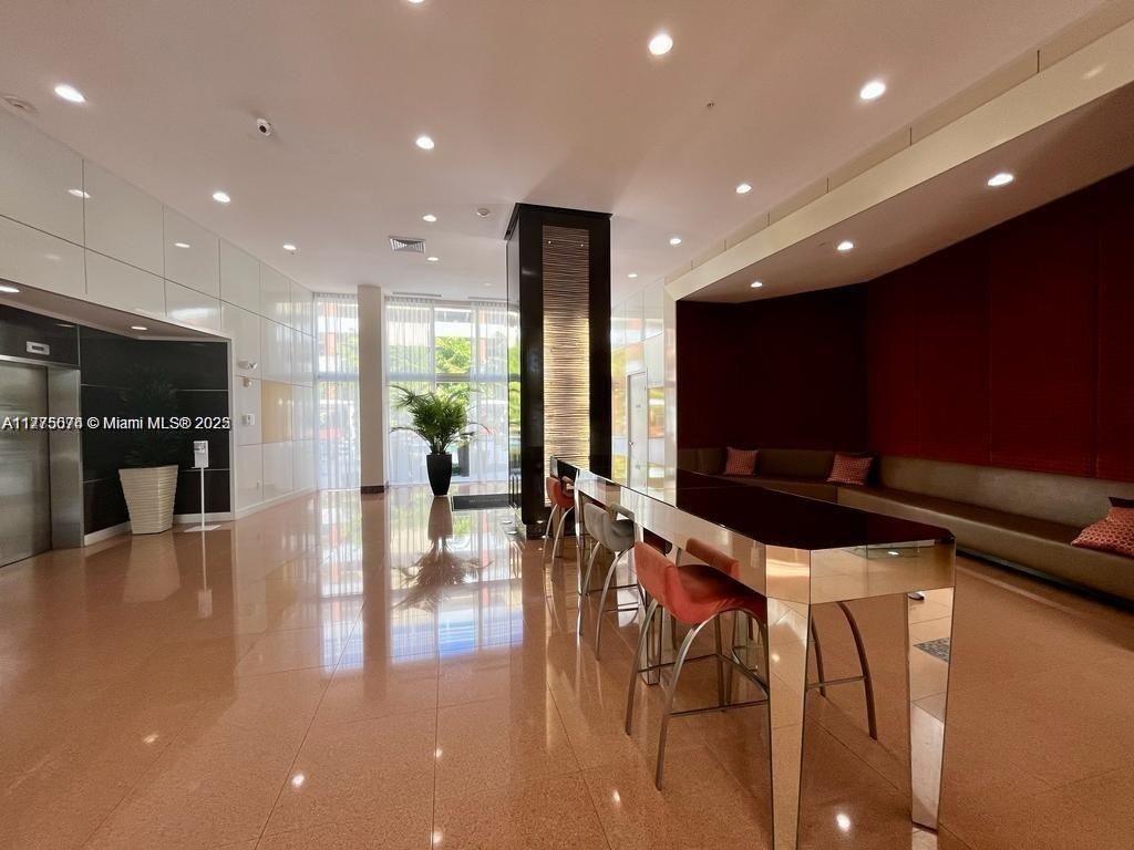 2775 NE 187th St, Unit 326, Aventura, FL 33180 Photo