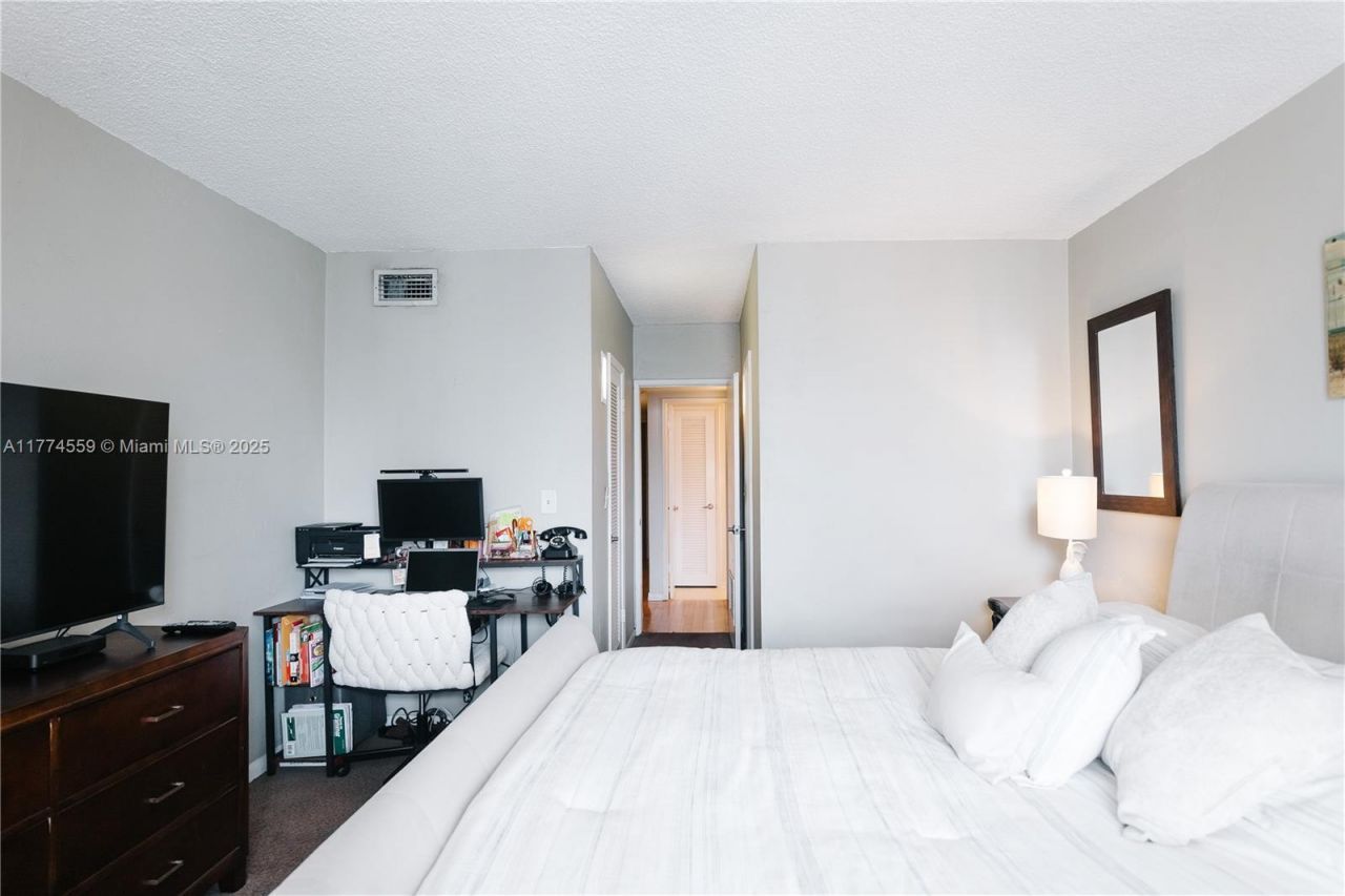 19390 Collins Ave, Unit 1614, Sunny Isles Beach, FL 33160 Photo