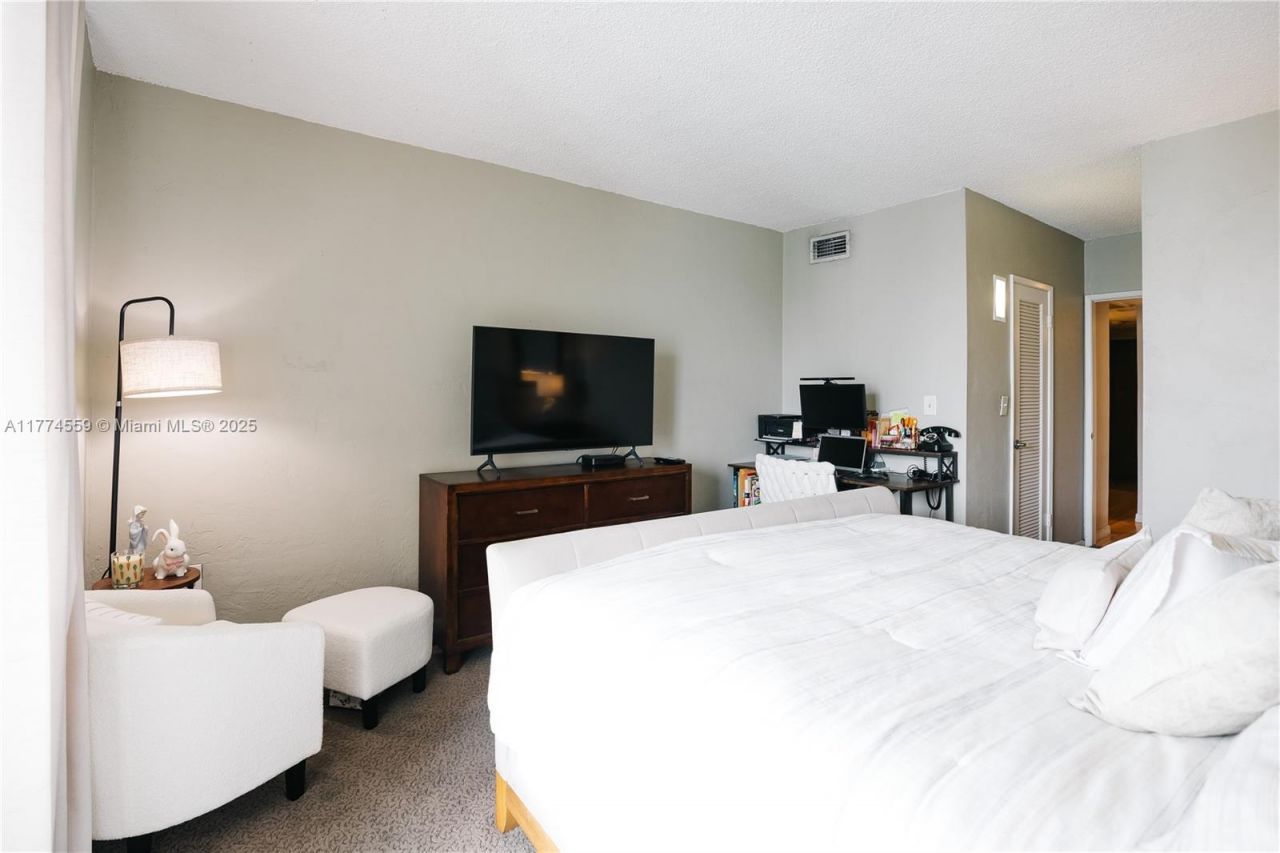 19390 Collins Ave, Unit 1614, Sunny Isles Beach, FL 33160 Photo