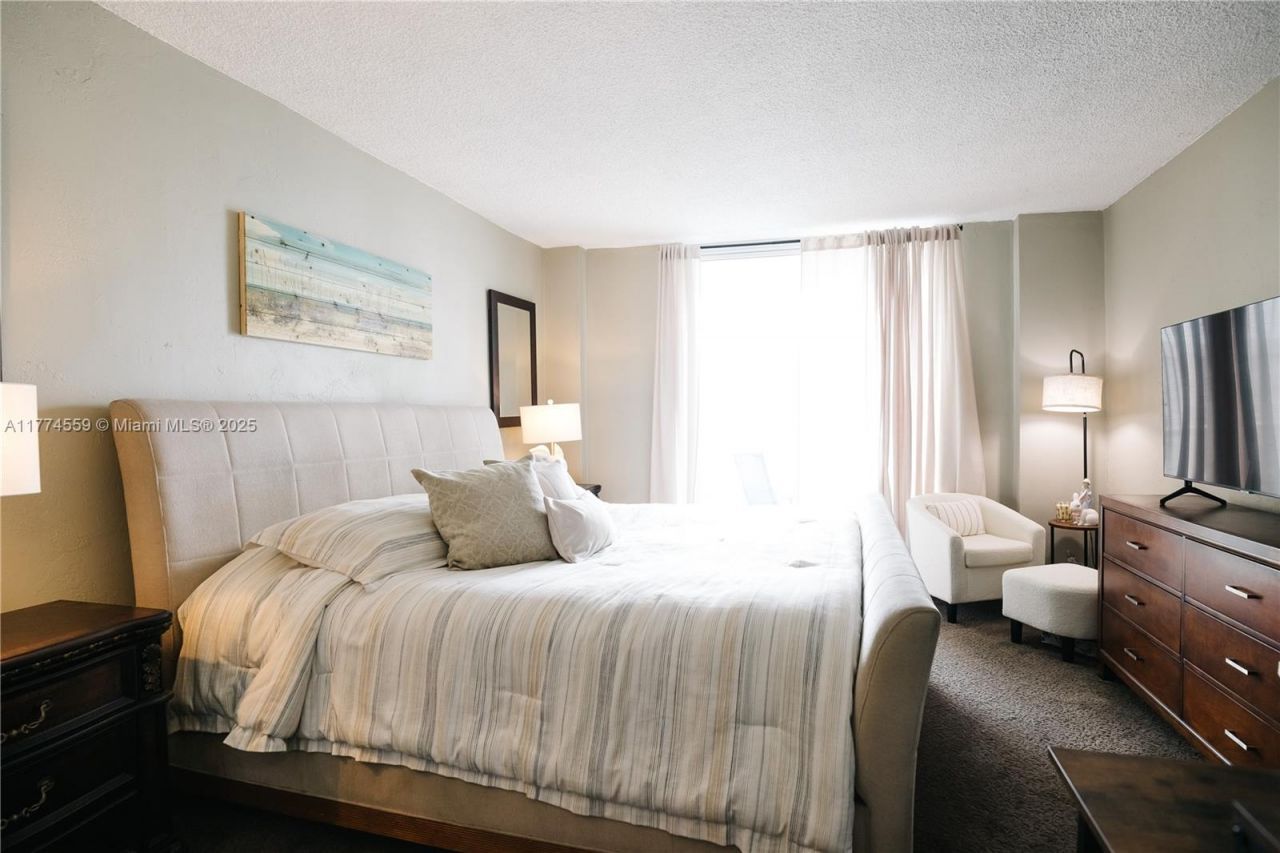 19390 Collins Ave, Unit 1614, Sunny Isles Beach, FL 33160 Photo