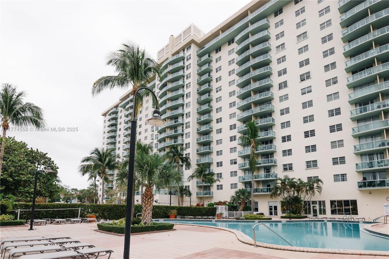 19390 Collins Ave, Unit 1614, Sunny Isles Beach, FL 33160 Photo