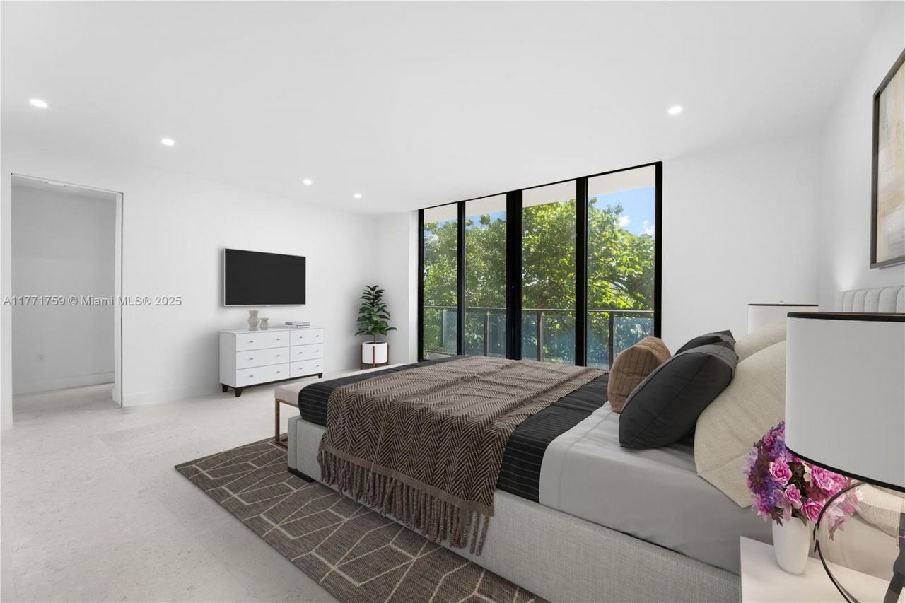 3581 E Glencoe St, Unit 302, Miami, FL 33133 Photo