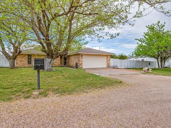 135 W Bear Creek Road, Glenn Heights, TX 75154