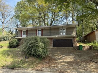 1804 7th St N Columbus, MS 39701