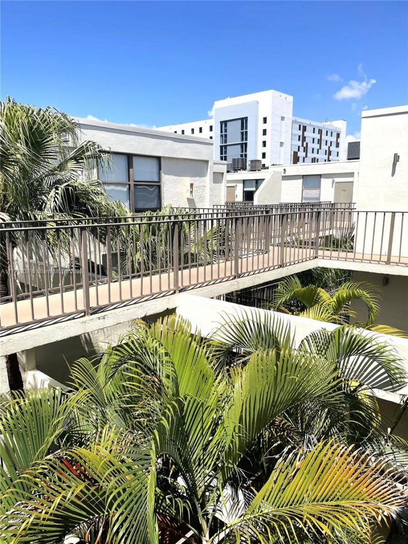 20401 NE 30th Ave, Unit 410-8, Aventura, FL 33180 Photo