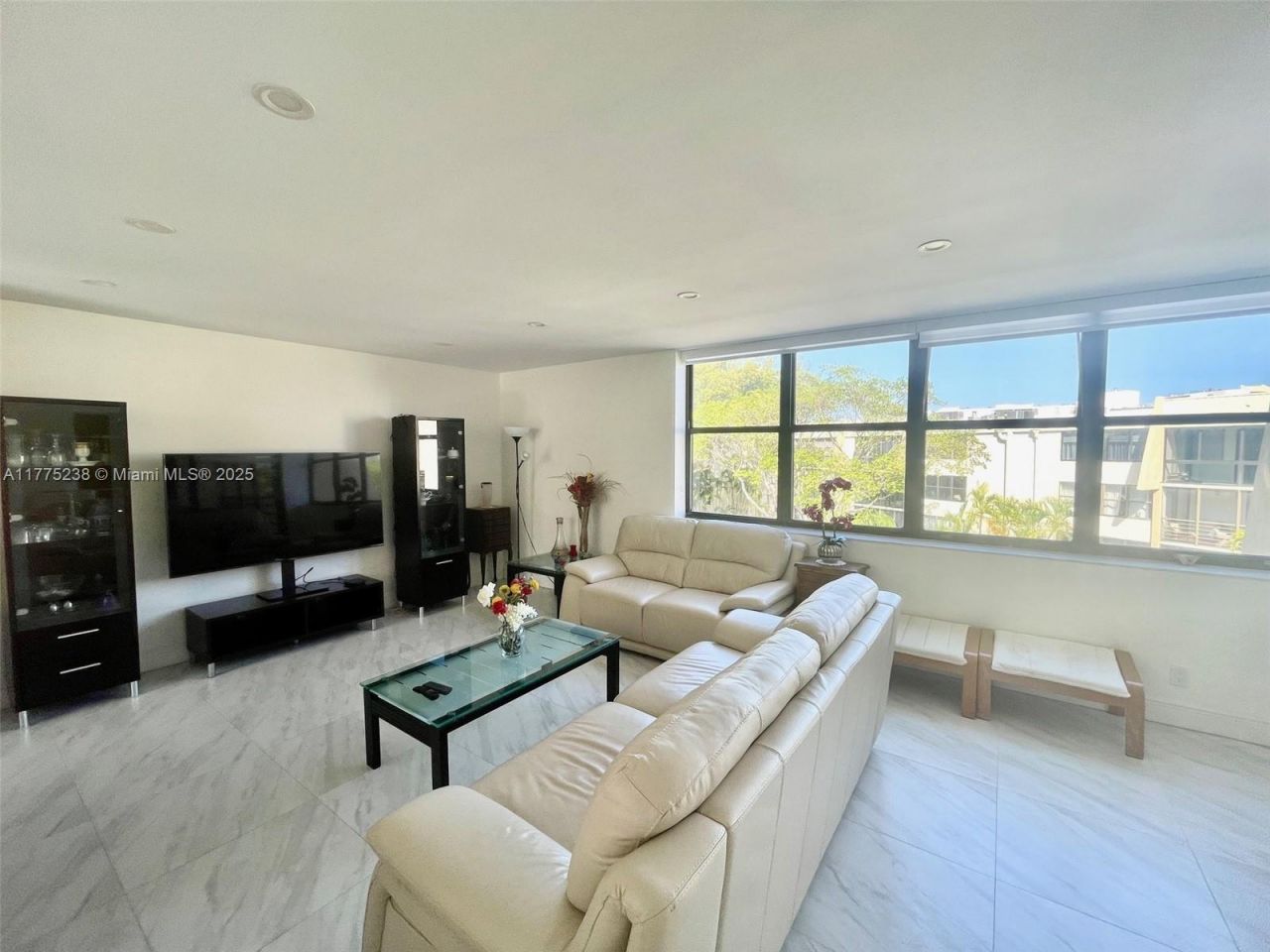 20401 NE 30th Ave, Unit 410-8, Aventura, FL 33180 Photo