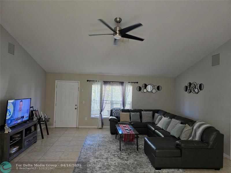 585 NW Floresta Drive, Port Saint Lucie, FL 34983 Photo