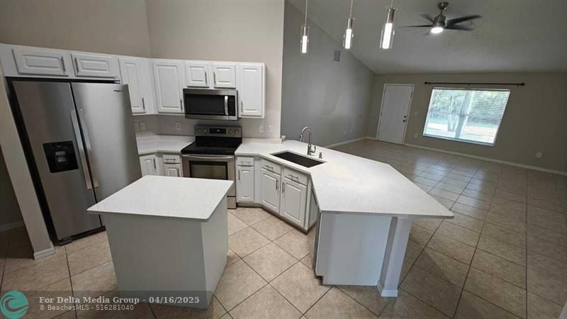 585 NW Floresta Drive, Port Saint Lucie, FL 34983 Photo