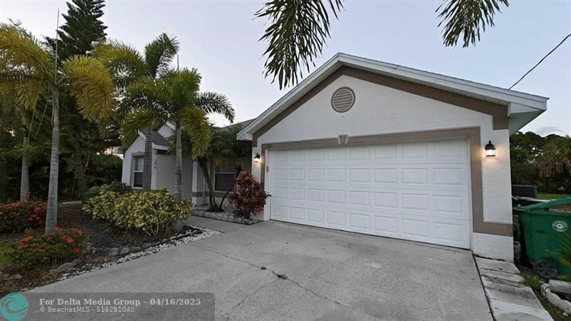 585 NW Floresta Drive, Port Saint Lucie, FL 34983 Photo